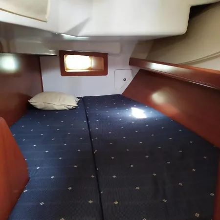 Botel Cruising Boat For Up To 6 People In Masnou Badalona