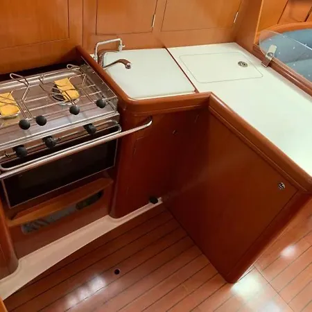 Botel Cruising Boat For Up To 6 People In Masnou Badalona