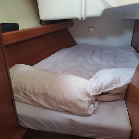 Cruising Boat For Up To 6 People In Masnou